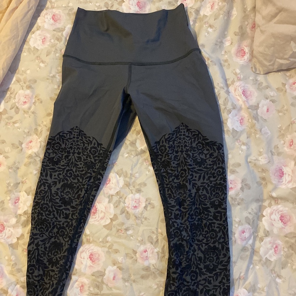 Lululemon WUNDER UNDER PANT HI RISE NULUX OOH-LA-LACE DARK CARBON BLACK SIZE 6 - Picture 4 of 4